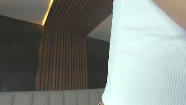 Snapshot of ParisFox_ chatting on 02/21/25, 07:32 ParisFox online show from 02/21/25, 07:32