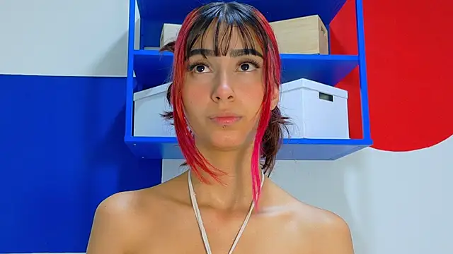 Snapshot of ParisFox_ chatting on 10/18/25, 12:06 ParisFox online show from 10/18/25, 12:06