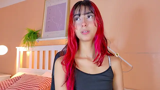 Snapshot of ParisFox_ chatting on 10/27/25, 07:40 ParisFox online show from 10/27/25, 07:40