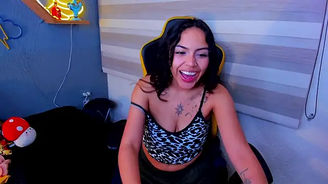 Snapshot of Liittleluaa_ chatting on 12/03/24, 11:55 Liittleluaa online show from 12/03/24, 11:55