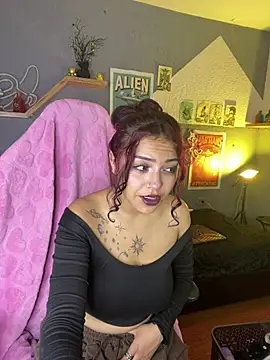 Snapshot of Liittleluaa_ chatting on 02/12/25, 12:01 Liittleluaa online show from 02/12/25, 12:01