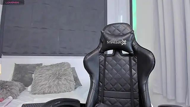 Snapshot of SaraGomez1 chatting on 02/07/25, 04:14 SaraGomez1 online show from 02/07/25, 04:14