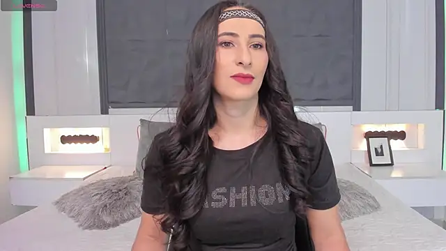 Snapshot of SaraGomez1 chatting on 02/17/25, 12:27 SaraGomez1 online show from 02/17/25, 12:27