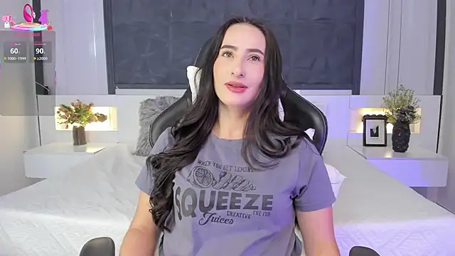 Snapshot of SaraGomez1 chatting on 09/19/25, 01:34 SaraGomez1 online show from 09/19/25, 01:34