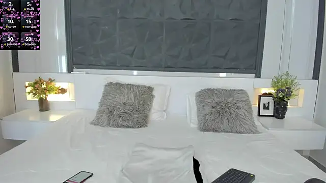 Snapshot of SaraGomez1 chatting on 11/11/25, 03:01 SaraGomez1 online show from 11/11/25, 03:01