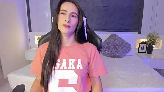 Snapshot of SaraGomez1 chatting on 12/16/25, 11:48 SaraGomez1 online show from 12/16/25, 11:48