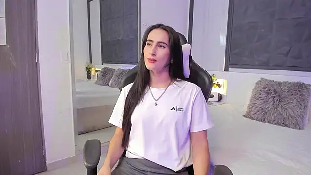 SaraGomez1 online show from 01/08/26, 12:40