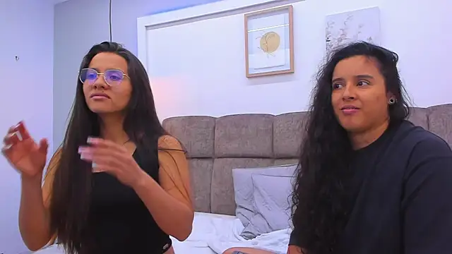 Dilan y Mia online show from 01/21/25, 06:34
