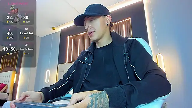 Lobo 17  online show from 03/13/26, 03:35