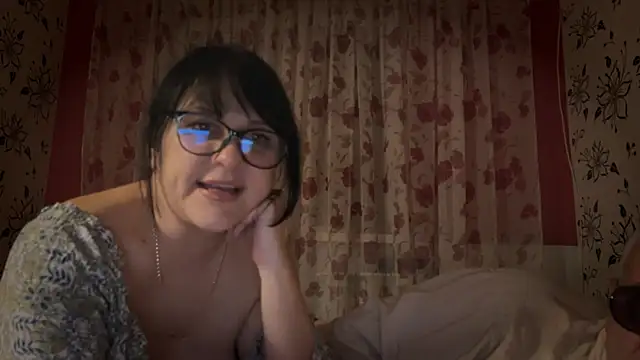 Snapshot of StellarTeam chatting on 11/13/25, 06:51 StellarTeam online show from 11/13/25, 06:51