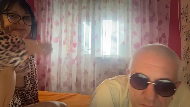 Snapshot of StellarTeam chatting on 11/28/25, 11:13 StellarTeam online show from 11/28/25, 11:13