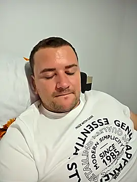 Snapshot of KarlosCarutox chatting on 10/11/25, 06:06 KarlosCarutox online show from 10/11/25, 06:06