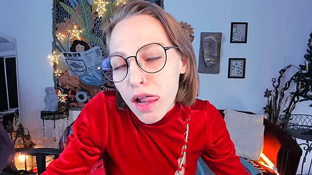 Snapshot of AphexQueen chatting on 12/26/24, 06:22 AphexQueen online show from 12/26/24, 06:22