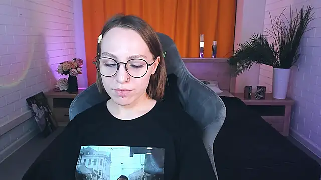 Snapshot of AphexQueen chatting on 01/14/25, 09:24 AphexQueen online show from 01/14/25, 09:24