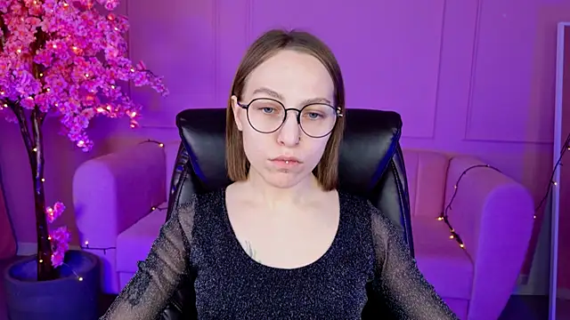 Snapshot of AphexQueen chatting on 01/28/25, 01:16 AphexQueen online show from 01/28/25, 01:16