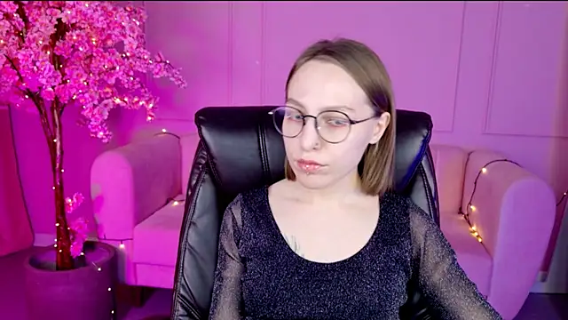 Snapshot of AphexQueen chatting on 01/28/25, 07:21 AphexQueen online show from 01/28/25, 07:21