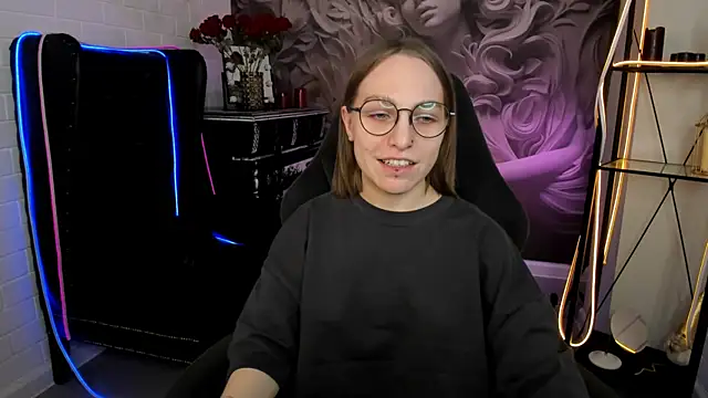 Snapshot of AphexQueen chatting on 02/14/25, 01:08 AphexQueen online show from 02/14/25, 01:08