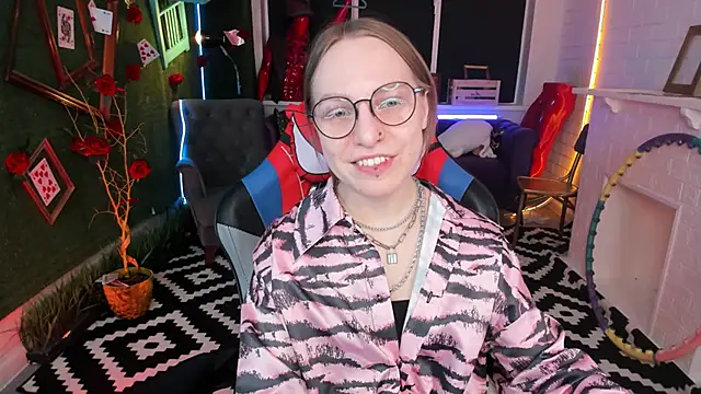 Snapshot of AphexQueen chatting on 02/26/25, 04:14 AphexQueen online show from 02/26/25, 04:14