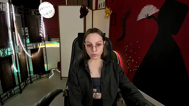 Snapshot of AphexQueen chatting on 03/08/25, 01:03 AphexQueen online show from 03/08/25, 01:03