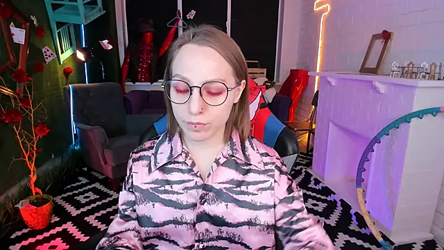 Snapshot of AphexQueen chatting on 03/11/25, 09:13 AphexQueen online show from 03/11/25, 09:13