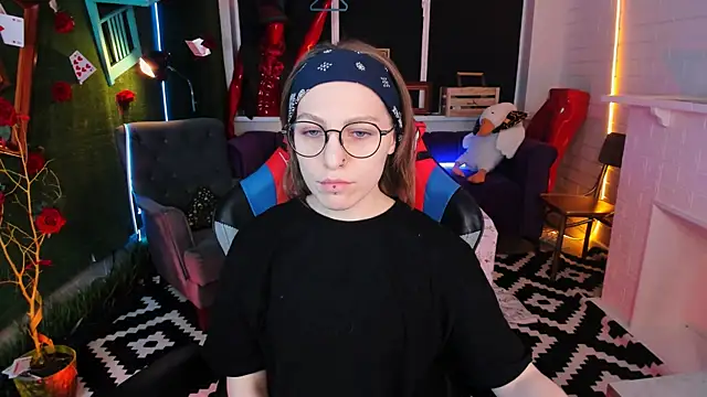 Snapshot of AphexQueen chatting on 03/13/25, 03:50 AphexQueen online show from 03/13/25, 03:50