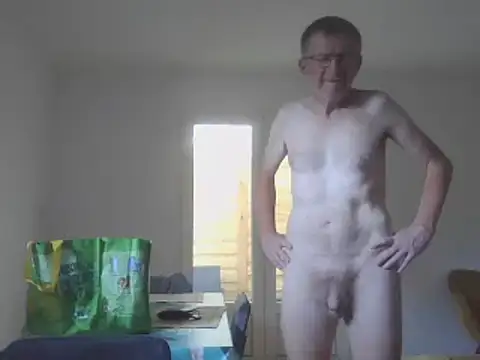 Snapshot of naturiste974 chatting on 02/04/25, 08:46 naturiste974 online show from 02/04/25, 08:46