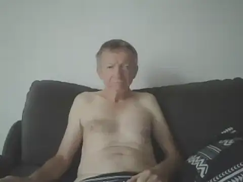 Snapshot of naturiste974 chatting on 03/07/25, 02:57 naturiste974 online show from 03/07/25, 02:57