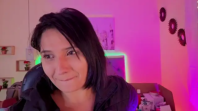 Snapshot of emily_leinner chatting on 05/29/26, 01:03 emily leinner online show from 05/29/26, 01:03