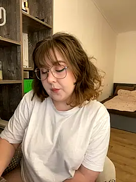 Snapshot of cinnabon_ chatting on 12/06/24, 12:27 cinnabon online show from 12/06/24, 12:27