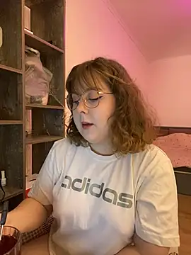 Snapshot of cinnabon_ chatting on 12/12/24, 12:55 cinnabon online show from 12/12/24, 12:55