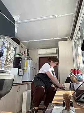 Snapshot of cinnabon_ chatting on 03/01/25, 11:17 cinnabon online show from 03/01/25, 11:17