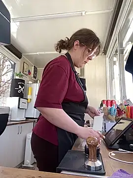 Snapshot of cinnabon_ chatting on 03/07/25, 08:45 cinnabon online show from 03/07/25, 08:45