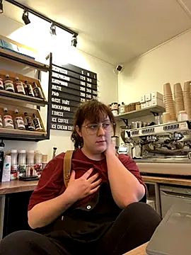 Snapshot of cinnabon_ chatting on 10/27/25, 11:36 cinnabon online show from 10/27/25, 11:36