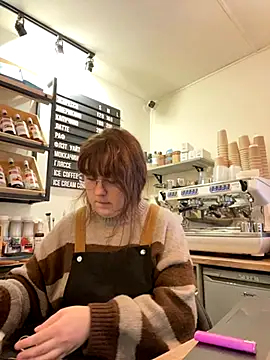 Snapshot of cinnabon_ chatting on 11/18/25, 11:58 cinnabon online show from 11/18/25, 11:58