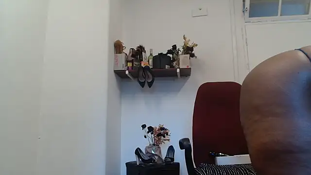 Snapshot of xTALLSEXYBUMx chatting on 10/23/25, 04:34 xTALLSEXYBUMx online show from 10/23/25, 04:34