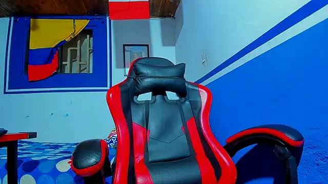 Snapshot of maxowens_oficial chatting on 02/22/26, 07:45 maxowens oficial online show from 02/22/26, 07:45