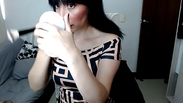 Snapshot of Laura-pervert chatting on 06/27/26, 10:04 Laura-pervert online show from 06/27/26, 10:04