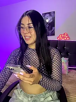 Snapshot of emily_22x chatting on 10/09/25, 03:37 emily 22x online show from 10/09/25, 03:37
