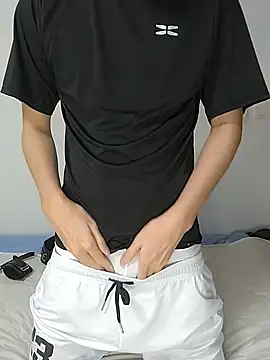 Snapshot of itsme_LEON chatting on 03/05/25, 01:06 itsme LEON online show from 03/05/25, 01:06