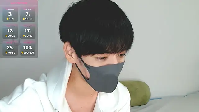 Snapshot of itsme_LEON chatting on 09/20/25, 01:12 itsme LEON online show from 09/20/25, 01:12