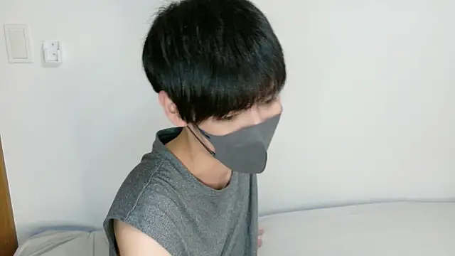 Snapshot of itsme_LEON chatting on 10/08/25, 01:42 itsme LEON online show from 10/08/25, 01:42