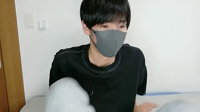 Snapshot of itsme_LEON chatting on 10/12/25, 01:10 itsme LEON online show from 10/12/25, 01:10