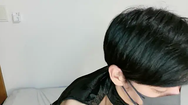 Snapshot of itsme_LEON chatting on 10/28/25, 01:03 itsme LEON online show from 10/28/25, 01:03