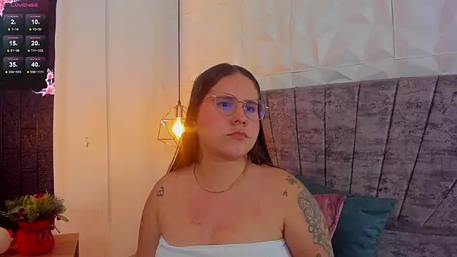 Snapshot of April1_sc chatting on 12/16/25, 08:36 April1 sc online show from 12/16/25, 08:36