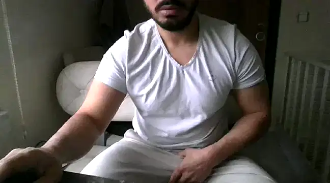 Snapshot of DateMike94 chatting on 02/12/25, 11:18 DateMike94 online show from 02/12/25, 11:18