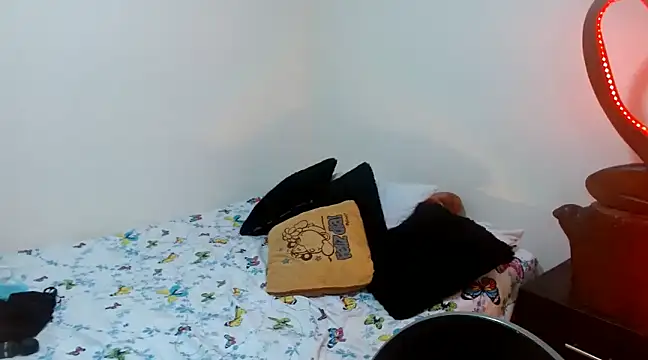 Snapshot of naihroby chatting on 12/04/24, 07:06 naihroby online show from 12/04/24, 07:06