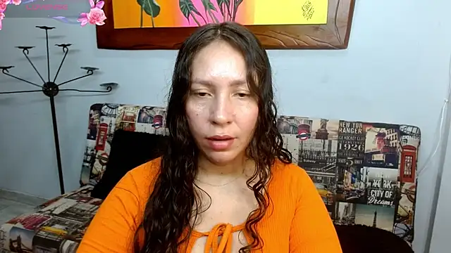 Snapshot of naihroby chatting on 10/02/25, 01:12 naihroby online show from 10/02/25, 01:12