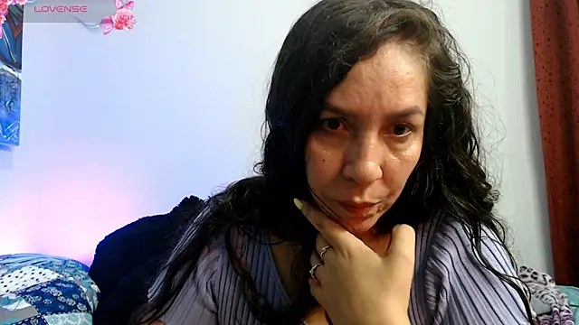 Snapshot of naihroby chatting on 11/14/25, 06:01 naihroby online show from 11/14/25, 06:01