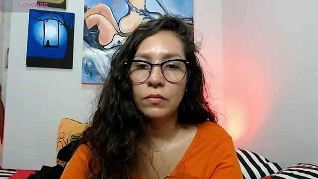 Snapshot of naihroby chatting on 12/14/25, 12:32 naihroby online show from 12/14/25, 12:32