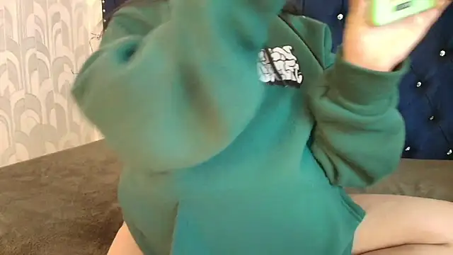 CarolineBrunx online show from 04/18/26, 08:09